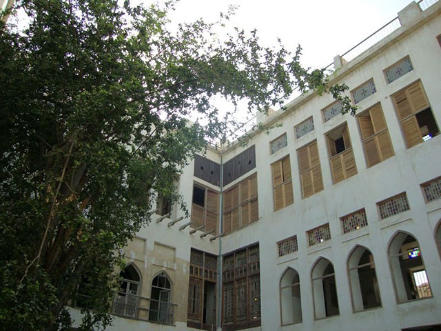 عمارت روغنی بوشهر