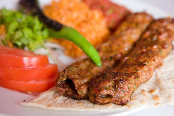 آدانا کباب یکی از غذاهای استانبول