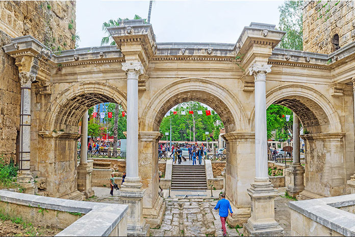 دروازه هادریان - سفر به آنتالیا