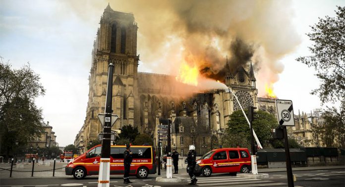 آتش سوزی کلیسای نوتردام