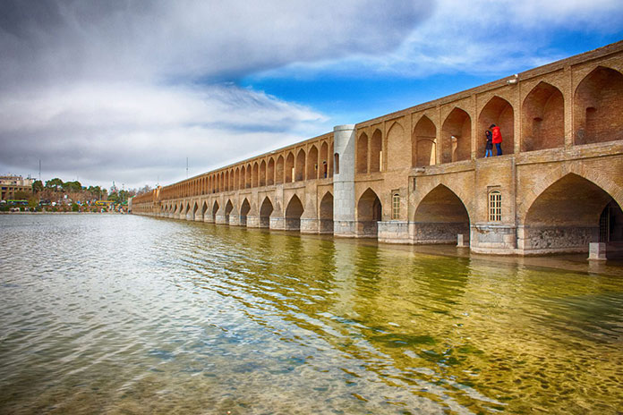 سی و سه پل اصفهان یکی از شهرهای توریستی ایران