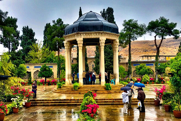 مقبره حافظ شیراز در ایران