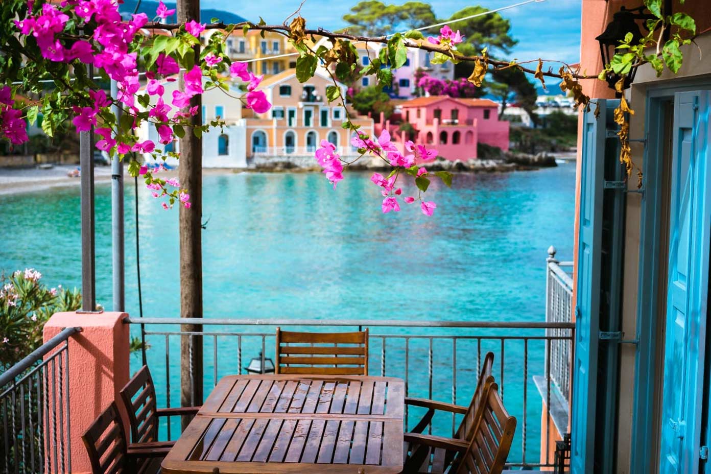 دهکده آسوس، جزیره کیفالونیا، یونان، امن‌ ترین مقاصد اروپایی برای سفر در تابستان 2021 