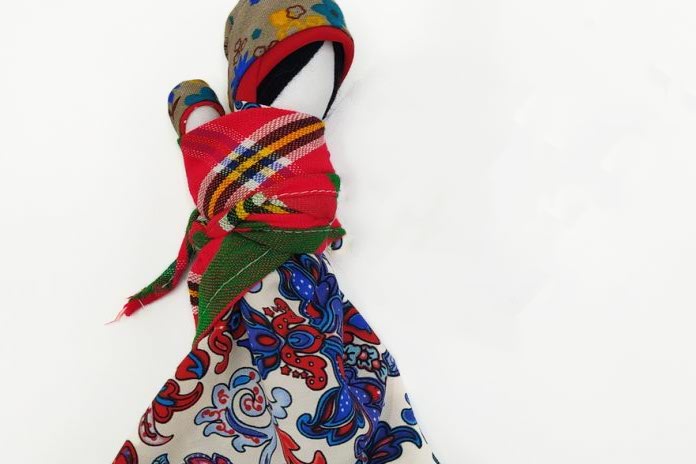 لوپک چمکی یکی از عروسک های بومی ایران