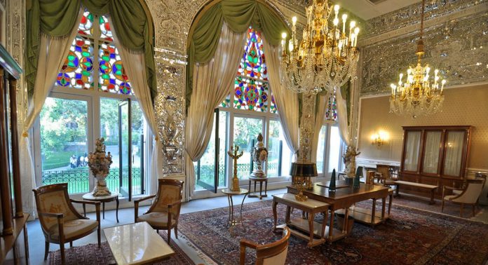 کاخ صاحبقرانیه یکی از کاخ های تهران