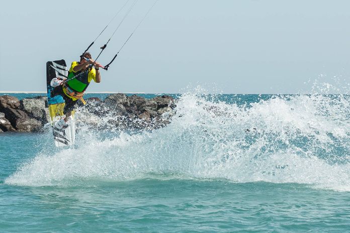 kitezonedubaikitesurfingschoolUAEgalleryphotosmedialearntokite