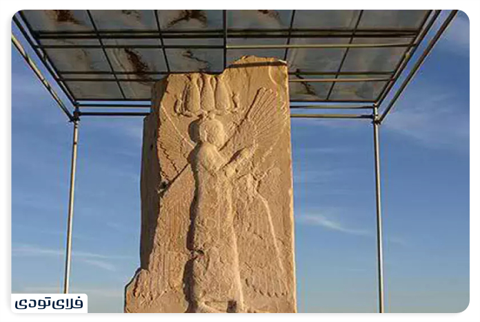 سنگ نگاره انسان بالدار در پاسارگاد