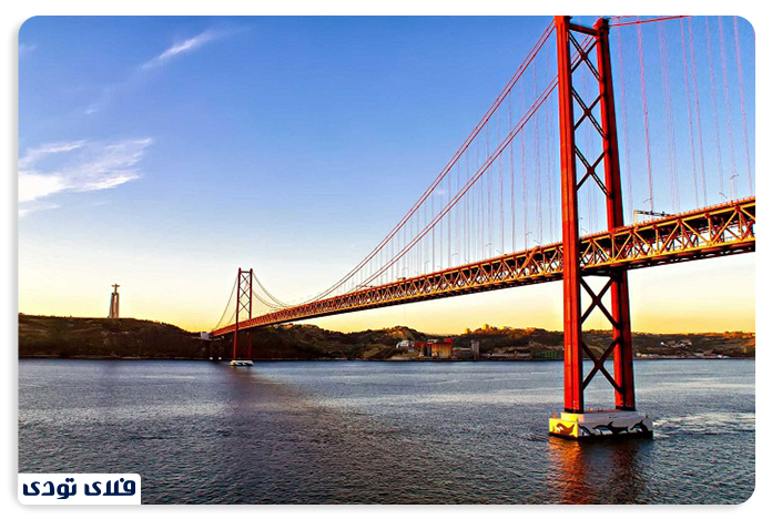 پل ۲۵ آوریل در لیسبون پرتغال