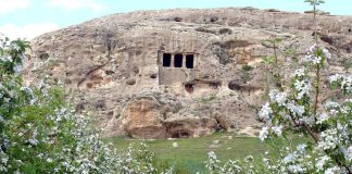 جاهای دیدنی مهاباد | قدیمی‌ترین سکونتگاه‌ بشر!
