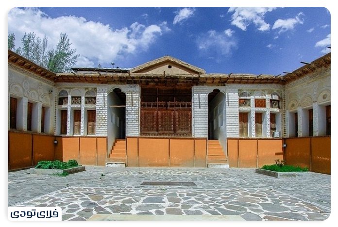 جاهای دیدنی نور آرامگاه نیما یوشیج