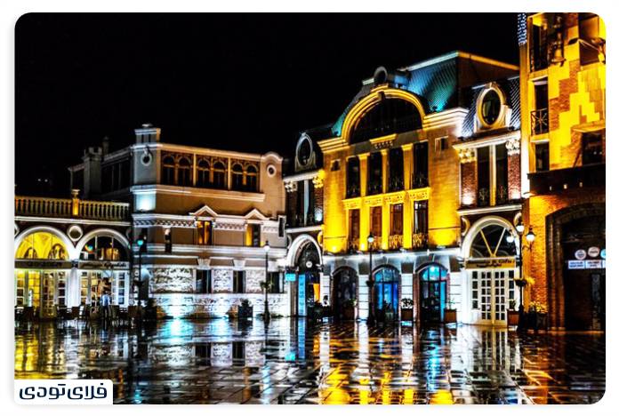 میدان پیازا باتومی در شب