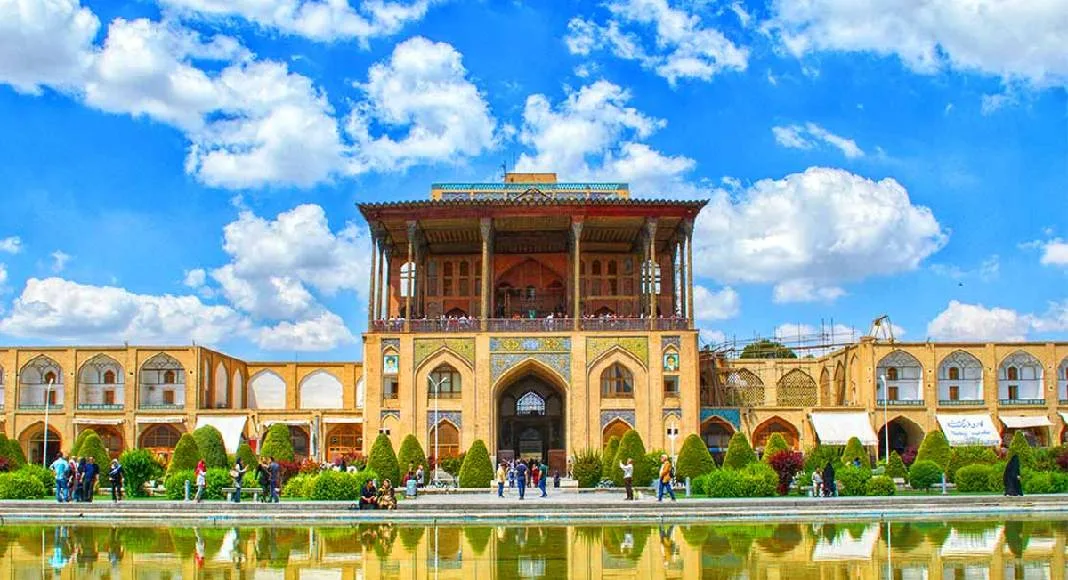 کاخ عالی قاپو اصفهان | پنجره‌ای رو به تاریخ ایران