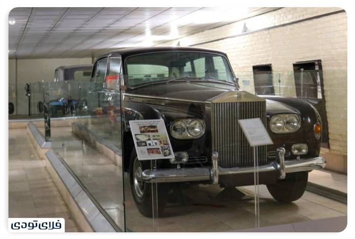 کاخ نیاوران پاییز در کاخ نیاوران | جادوی رنگها در قلب تهران