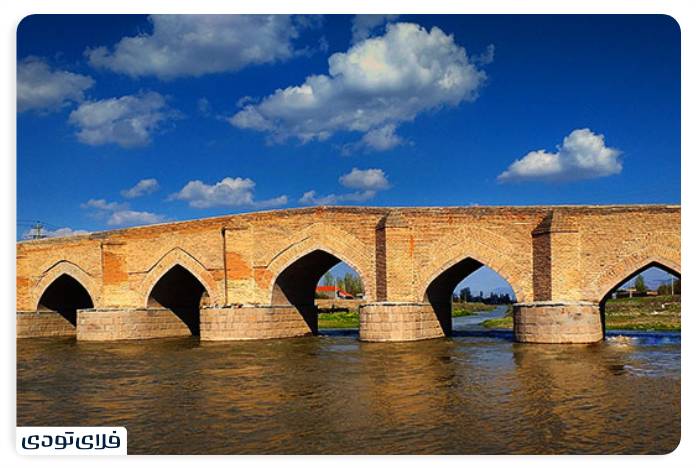 پل پنج‌ چشمه از دیدنی های بناب