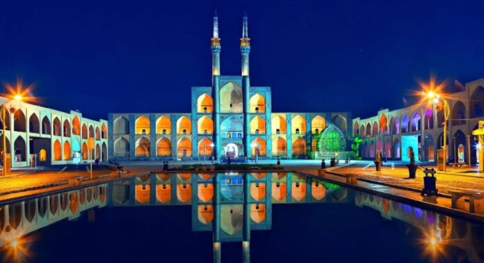 میدان امیرچخماق یزد نمای میدان امیر چخماق یزد در شب