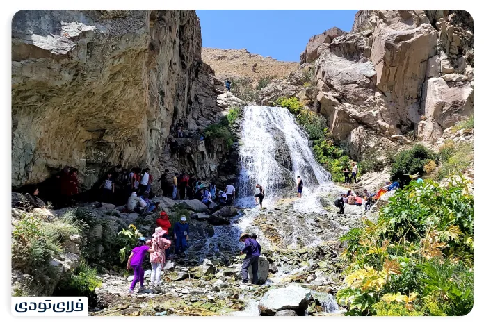 نمای آبشار شکرآب اطراف تهران