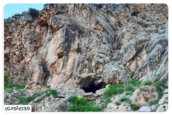 ورودی غار یخ‌مراد البرز