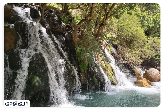 چشمه ناز ونک از جاهای دیدنی اطراف اصفهان در تابستان