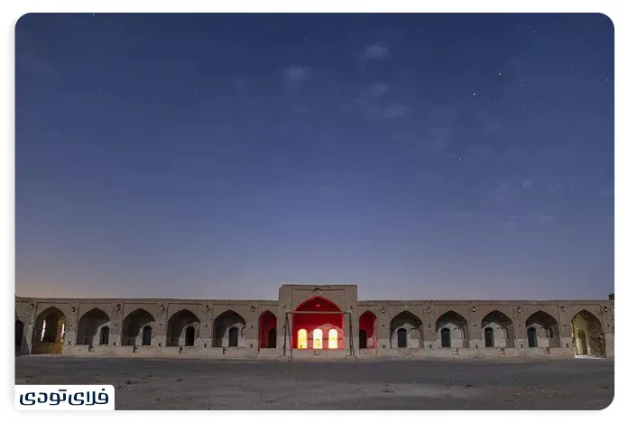 تماشای آسمان در سفر یک روزه اطراف تهران کاروانسرای دیرگچین