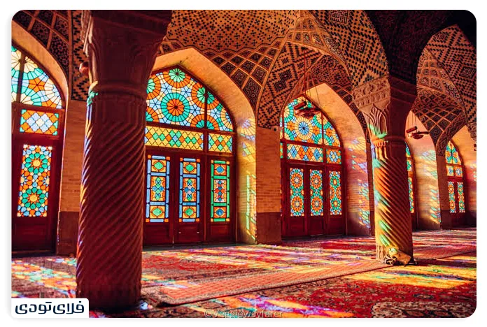 مسجد نصیرالملک در پاییز