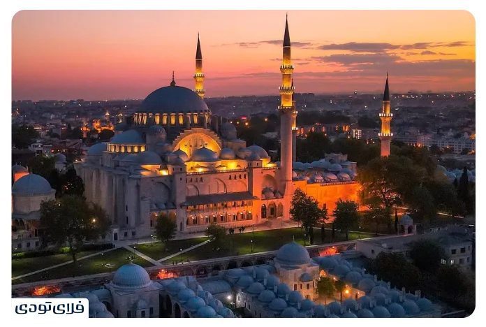 ساحل گردی و تفریح روی آب در شب