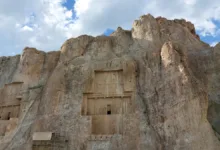 نمای آرامگاه‌های هخامنشی نقش رستم