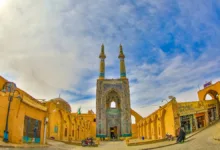 مسجد جامع یزد؛ تماشای داستان شنیدنی مناره ها و محراب